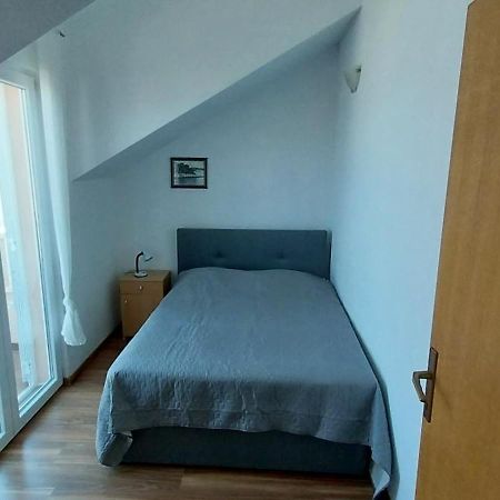 Apartments Zvonimir,Place By The Sea Mirce Exterior foto
