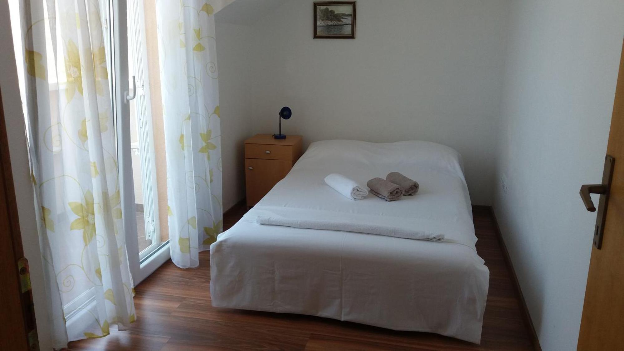 Apartments Zvonimir,Place By The Sea Mirce Exterior foto