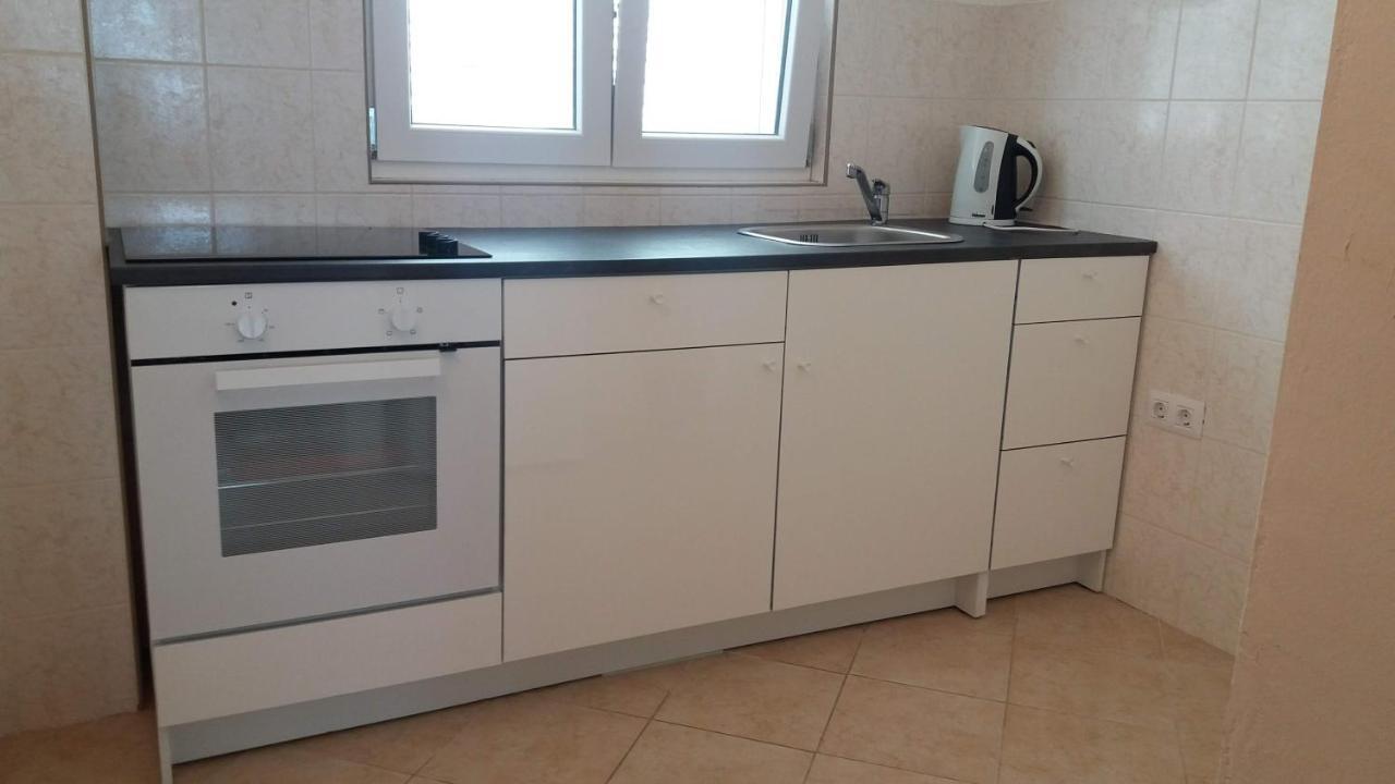 Apartments Zvonimir,Place By The Sea Mirce Exterior foto